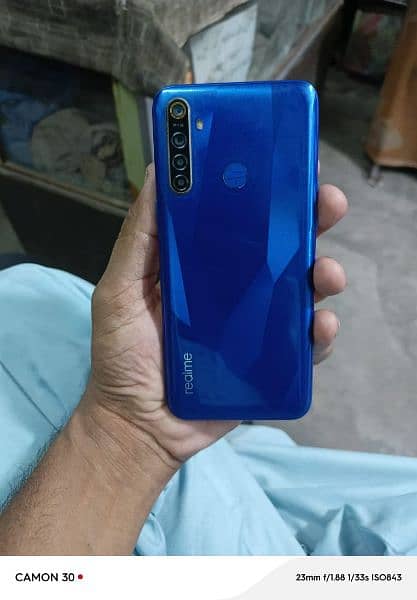 realme 5 aik add mobile 10/9 condition sale k liye 03014268586 4