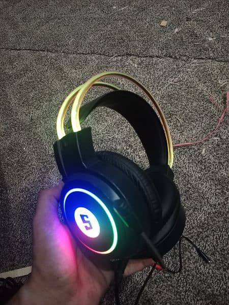 Razor R1 RGB LED Gaming headset 3