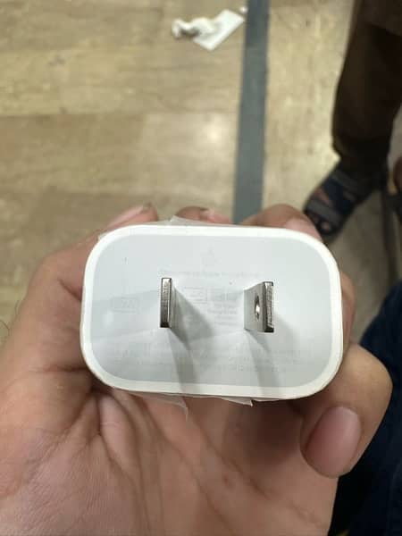 iPhone original charger + original cable 1