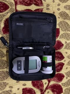 ACCU CHEK Gluco Meter