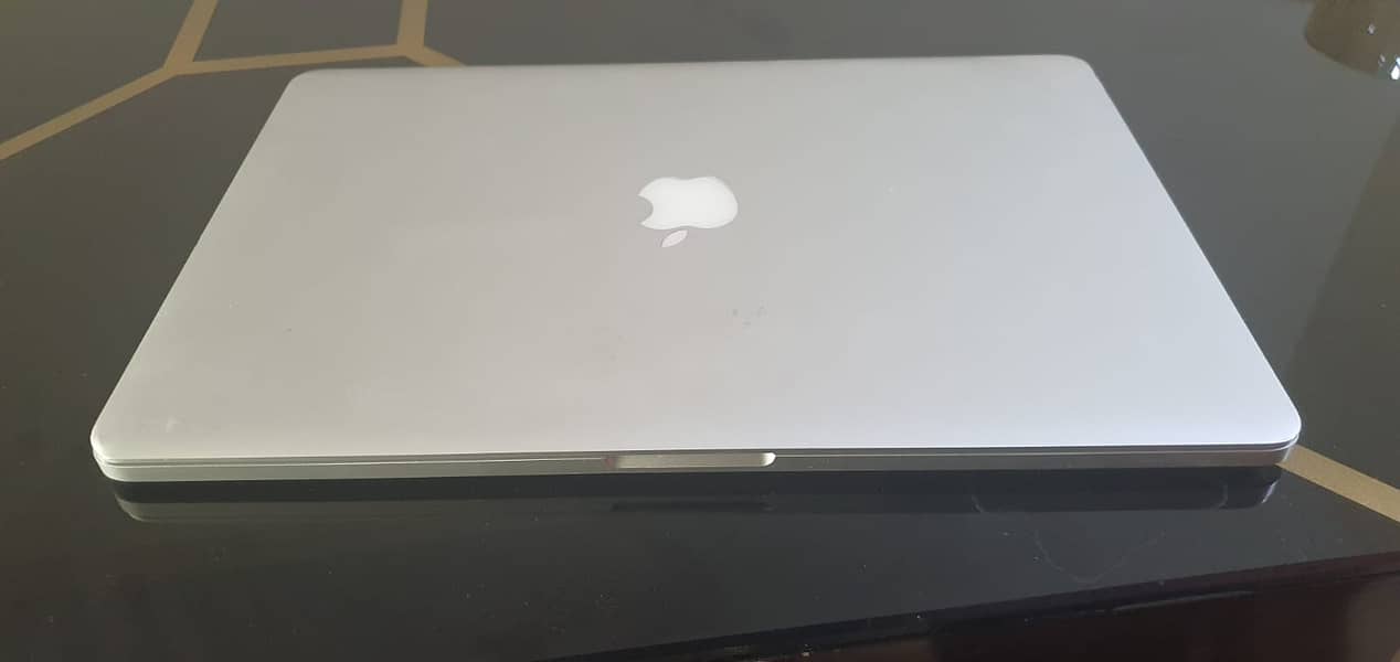 MacBook Pro i7 Retina, 15-inch, Mid 2015 1