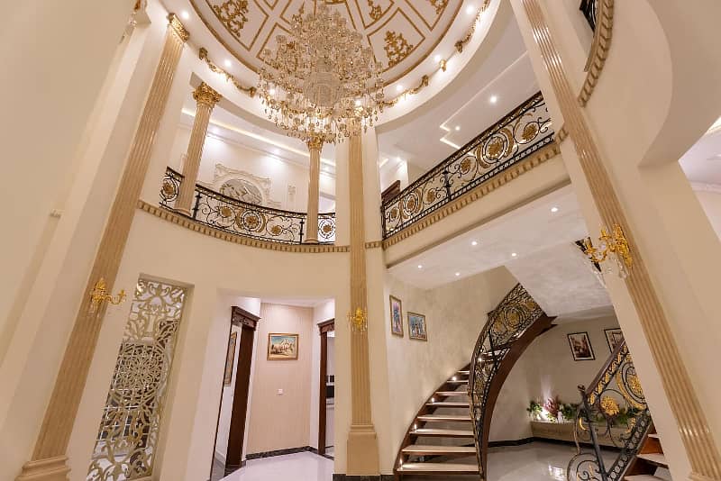 2 KANAL GLORIOUS & GRACEFUL HOUSE FOR SALE IN THE HEART OF DHA 11