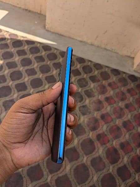 Redmi note 11 6 128 gb with 8 covers and genuine box 5