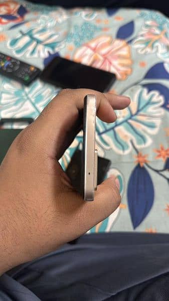 oppof21 pro with box and original charger condition 10 by 8 1