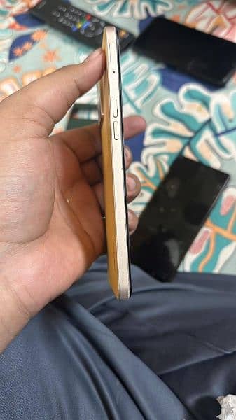 oppof21 pro with box and original charger condition 10 by 8 4