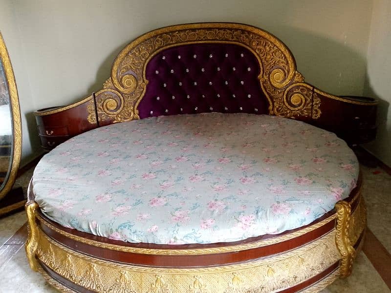 Heavy weight super quality wood , with  mattress 2