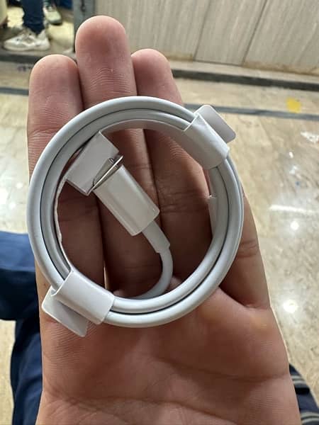 iPhone original charger + original cable 4