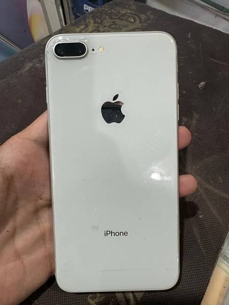 iPhone 8 Plus 1