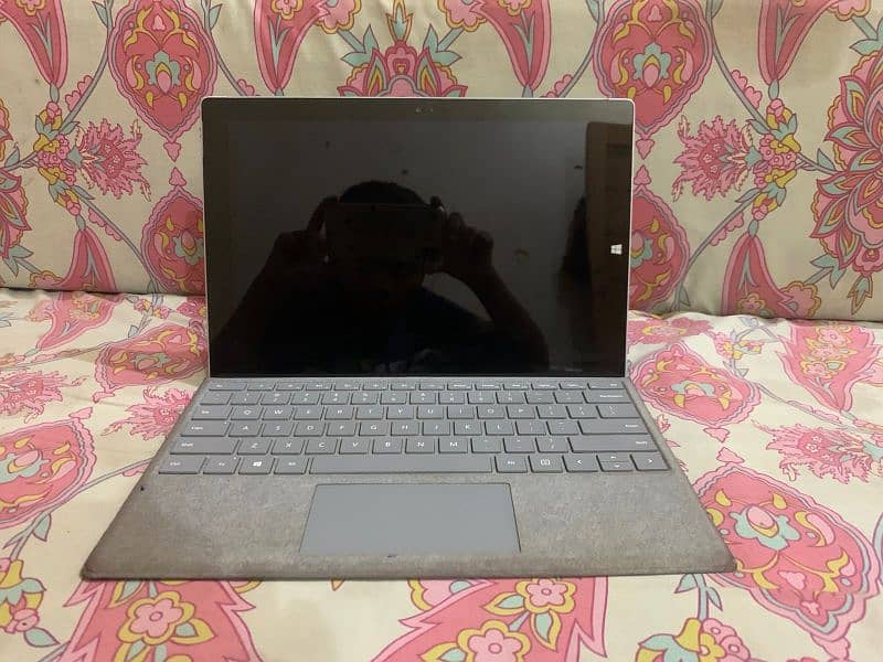 Microsoft surface book gen 4 core i5 ram 8.00 gb rom 256 gb 1.90GHz 0