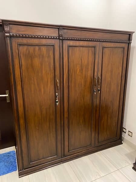 100% solid sheesham wood as good as brand new 1