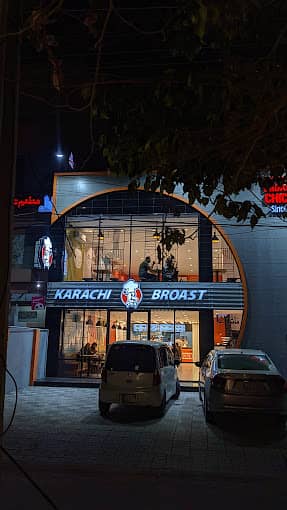 OFFERING A UNIQUE COMMERCIAL PLAZA IN JOHAR TOWN PHASE 1, R1 BLOCK 4