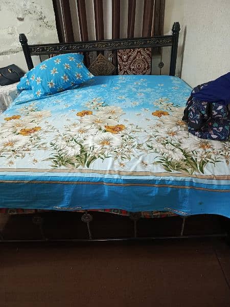 sold almost new king size bed with mattress 2