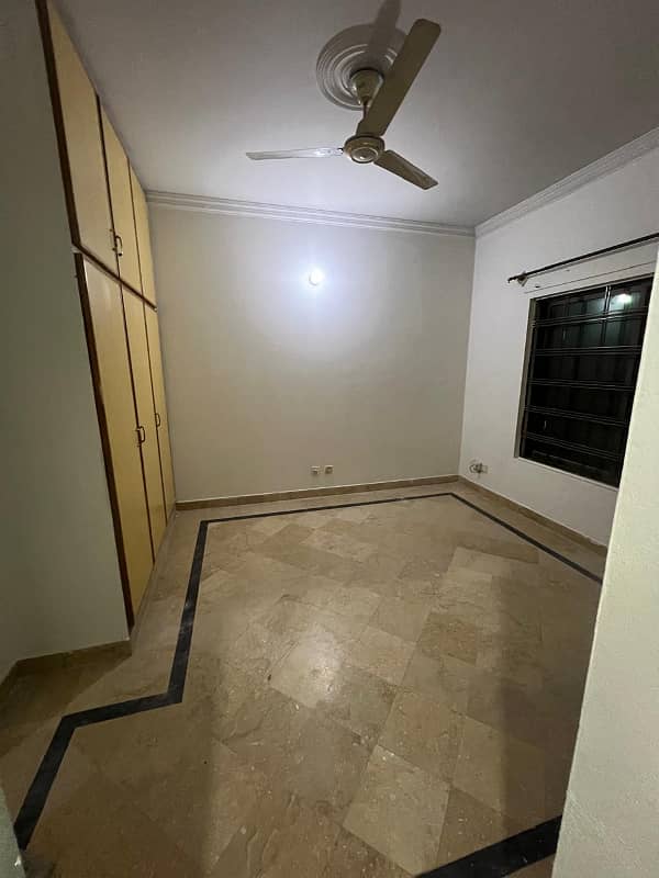 G11UPPER PORTION FOR RENT 5 MARLA 3