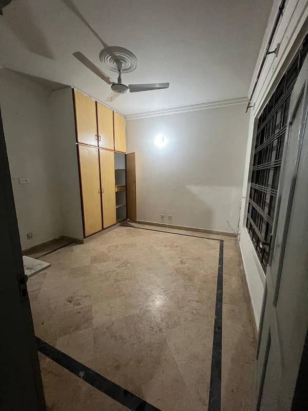 G11UPPER PORTION FOR RENT 5 MARLA 5