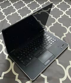 Urgent sale Dell latitude i5/4th Touch Screen 8gb 256 ssd