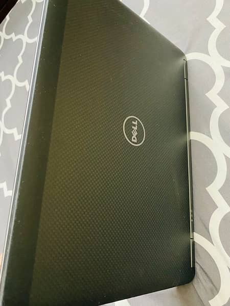 Urgent sale Dell latitude i5/4th Touch Screen 8gb 256 ssd 1