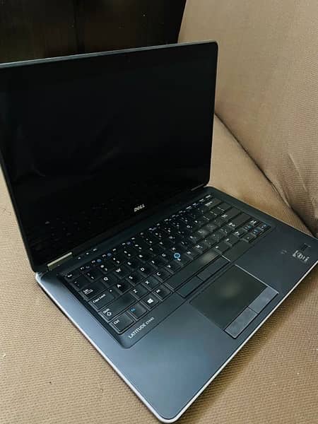 Urgent sale Dell latitude i5/4th Touch Screen 8gb 256 ssd 2