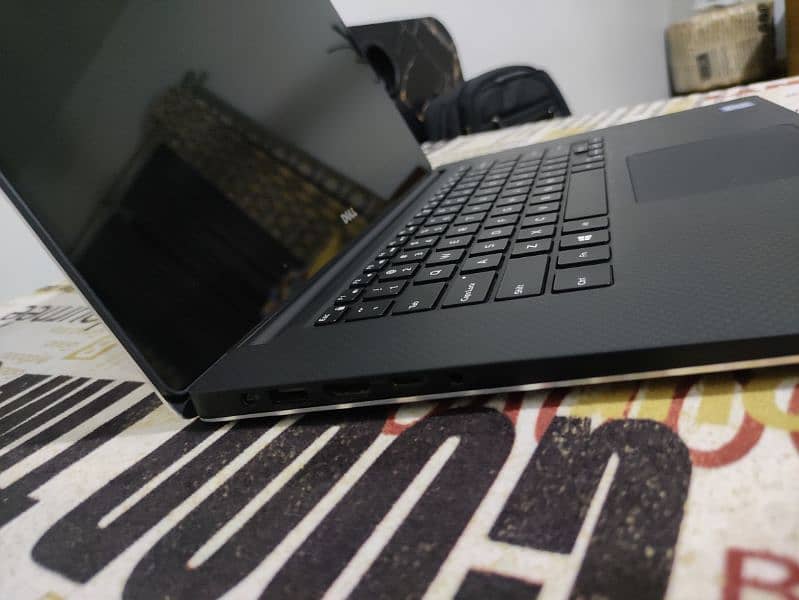 Dell XPS 15 9560 0