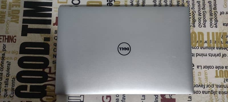 Dell XPS 15 9560 8