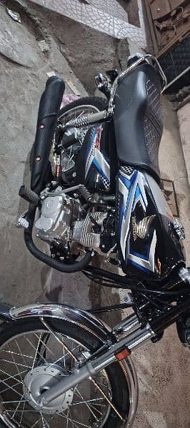 Honda 125 Black color 20 km use open later 0