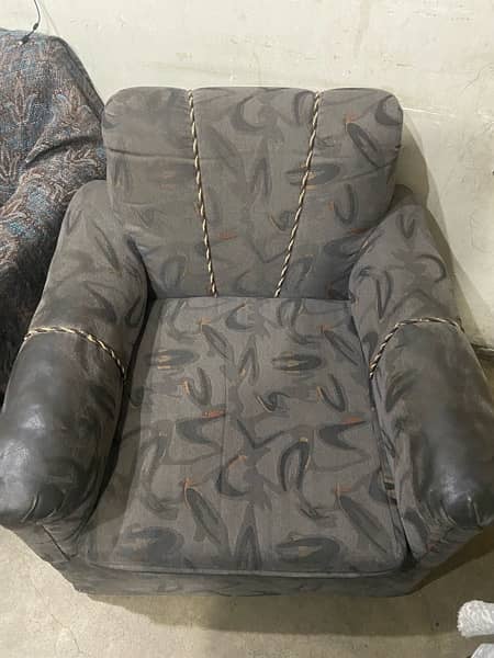 3 1 1 used sofa set in good condition 2