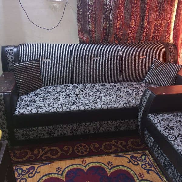 3 seater sofa for sale 0