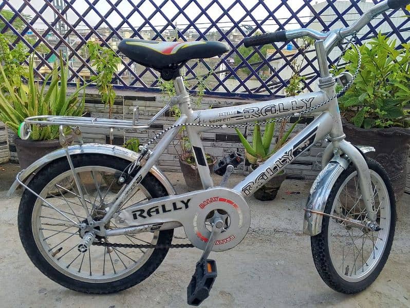 cycle for sale  red 10000 blue 11000 white 11000 3