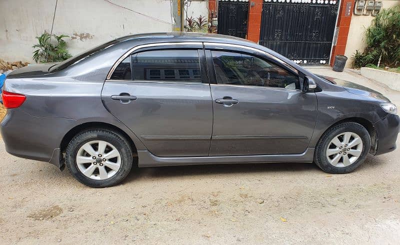 Toyota Corolla Altis 2010 Full Original Paint Brand New Condition. 3