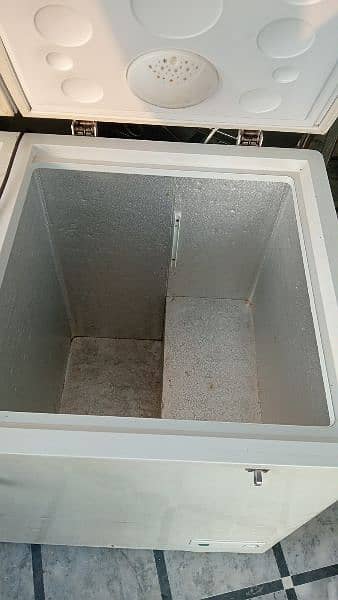 deep freezer  good condition 7