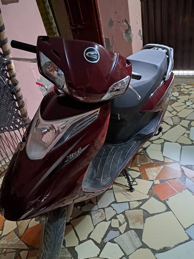 United scooty 100 cc 0