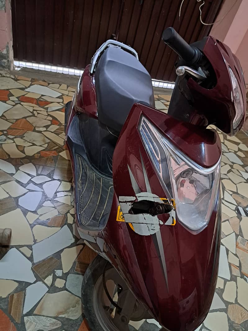 United scooty 100 cc 3