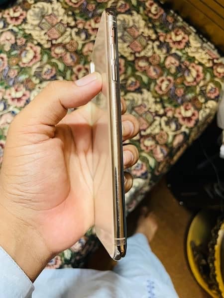 iPhone XS Max 5