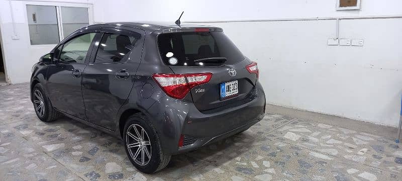 Toyota Vitz 2018 4