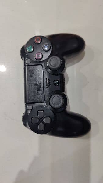 PS4 slim 500Gb 10/10 with 2 Controllers 2