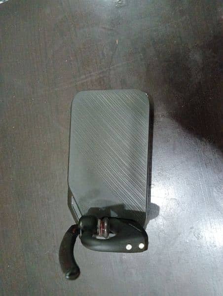 Plantronics V5200 series with charging case 4