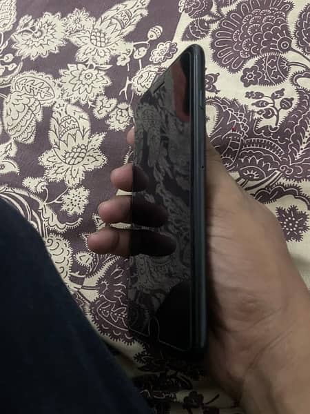 apple iphone 7 plus 128gB pta approved 3