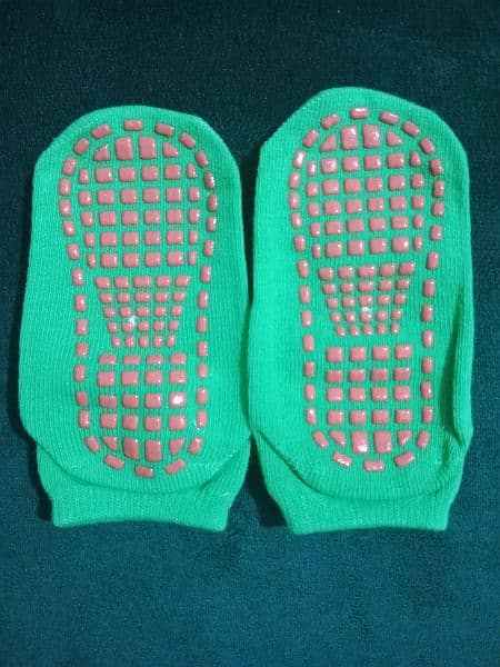 Kids Anti Slip Socks Size 1-4 in Multicolors 6