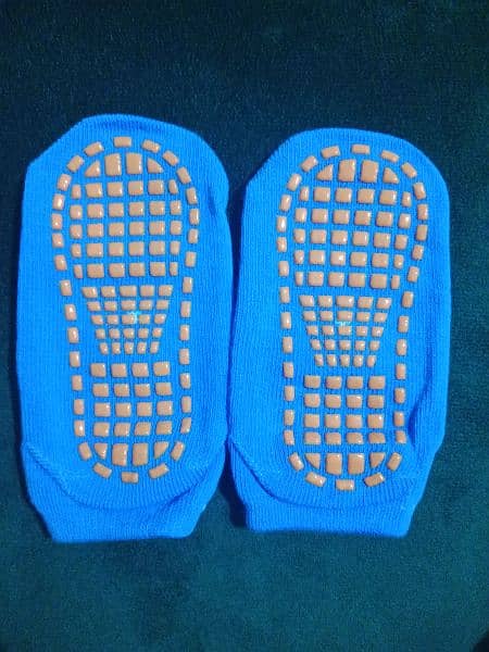 Kids Anti Slip Socks Size 1-4 in Multicolors 11