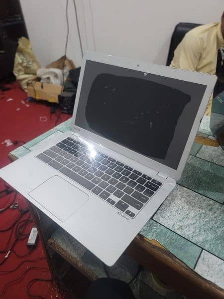 Laptop Chromebook Toshiba 2