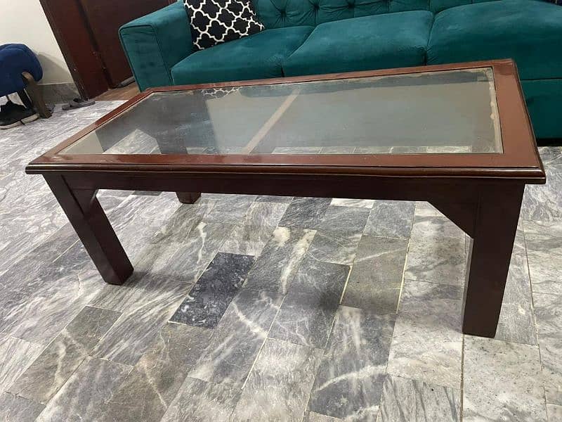 Center Mirror Table for Sale in good condition 1