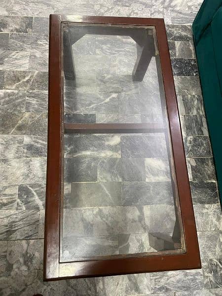 Center Mirror Table for Sale in good condition 4