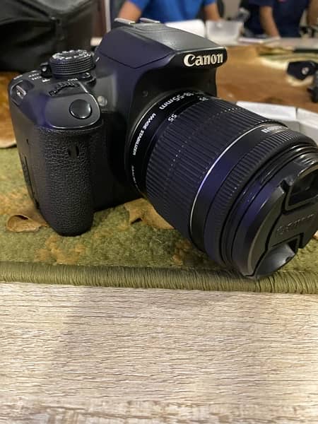 Canon 700 D 4