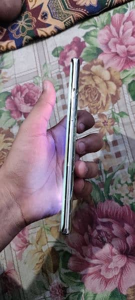 OnePlus 8 Global Back Crack and Line in Display 3