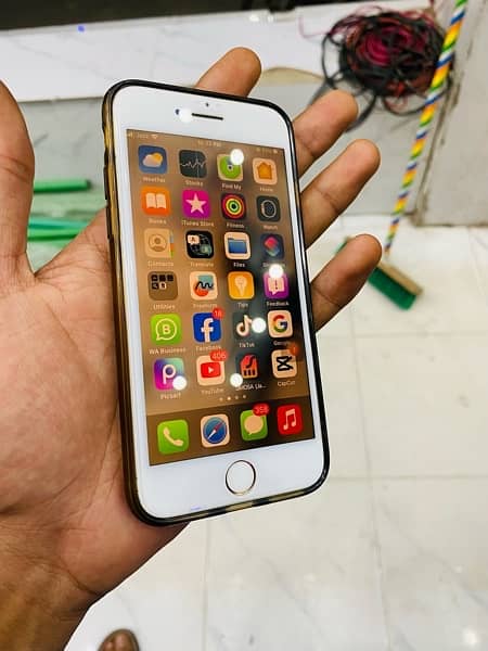 i phone 8 64Gb Golden colour All ok set 4