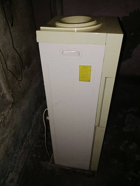 SG water dispenser 10/9 condition only 18000 2