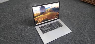 Macbook Pro 2018 15.4" Display | Core i7 | 16 GM RAM | 4 GB GPU