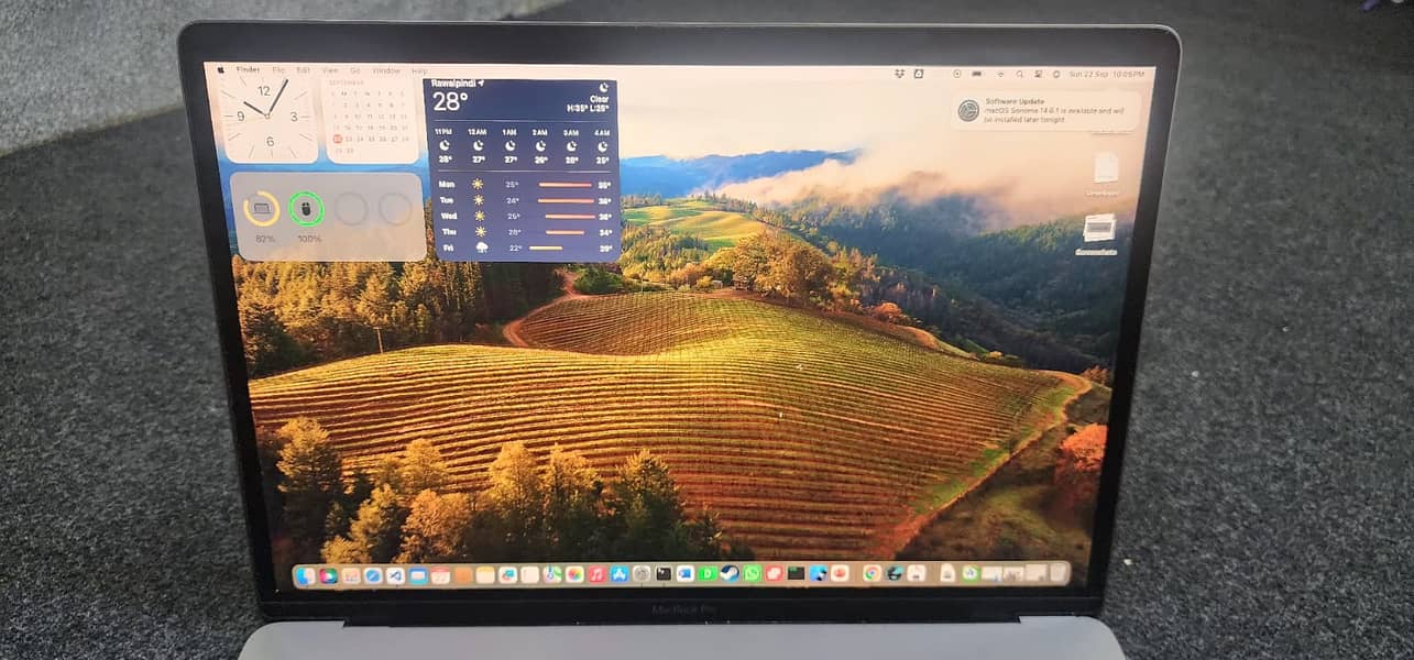 Macbook Pro 2018 15.4" Display | Core i7 | 16 GM RAM | 4 GB GPU 5