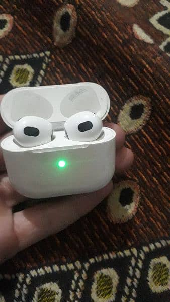 AirPods 0