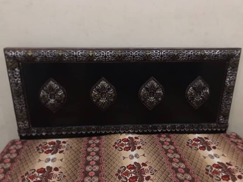 Traditional King Size Bed 2