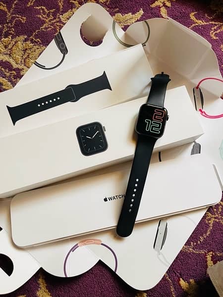 Apple series 5 smart watch 2